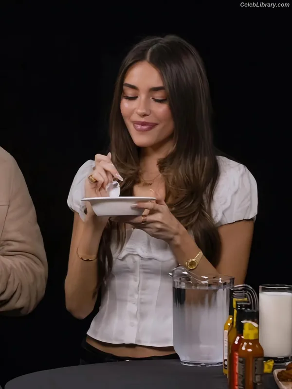 Madison Beer photo 16 of 3479