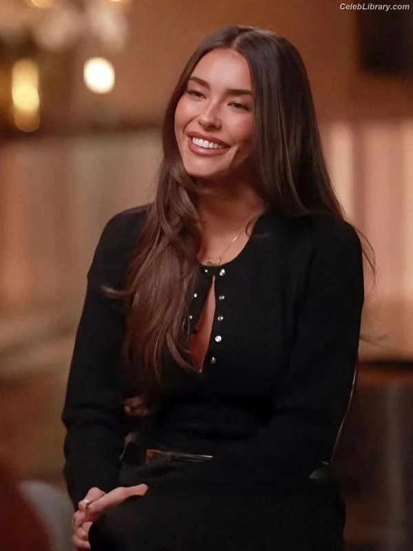 Madison Beer photo 20 of 3479