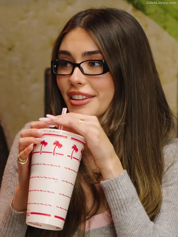 Madison Beer photo 2 of 3479