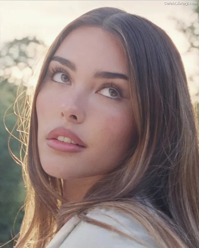 Madison Beer photo 9 of 3479