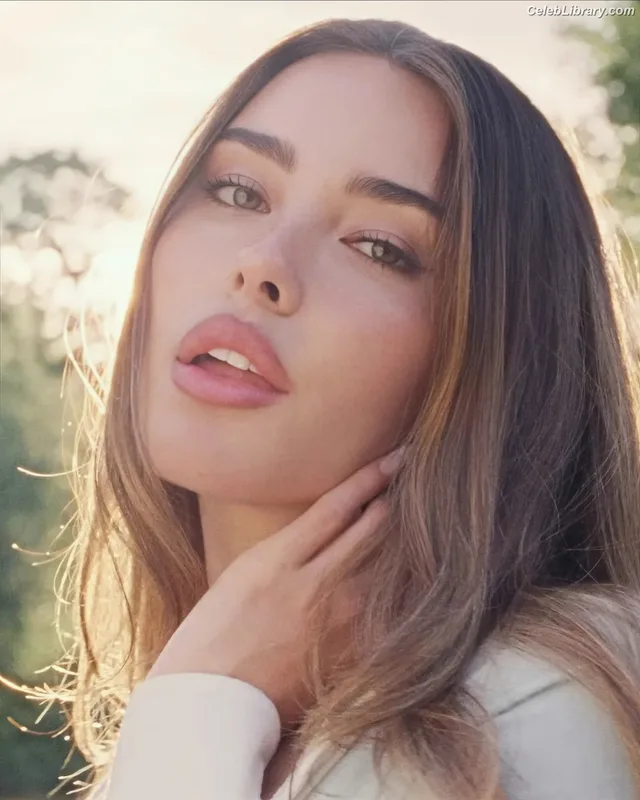 Madison Beer photo 11 of 3479