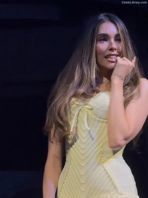 Madison Beer photo 5 of 3479