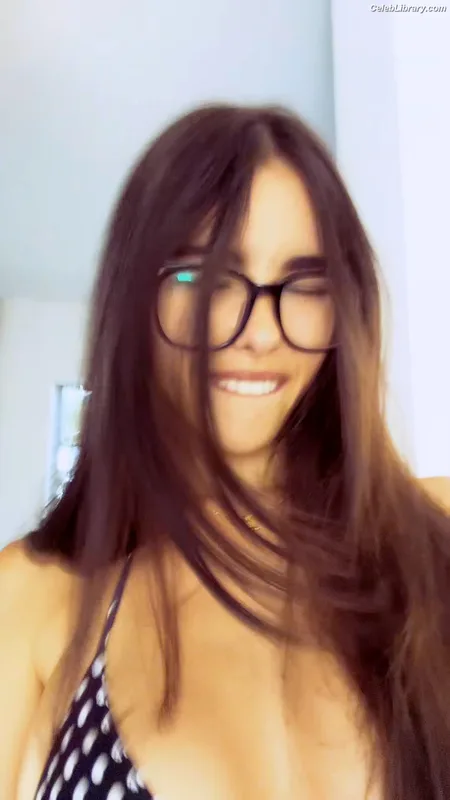 Madison Beer photo 22 of 3479