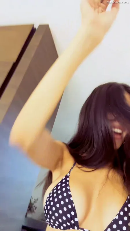 Madison Beer photo 2 of 3479