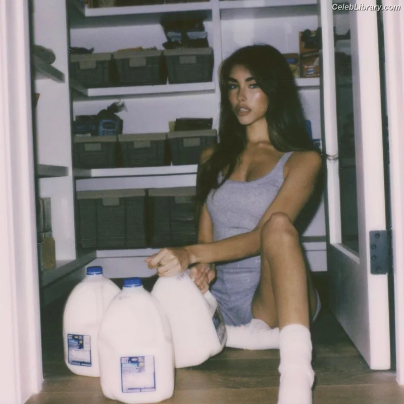 Madison Beer photo 3 of 3479