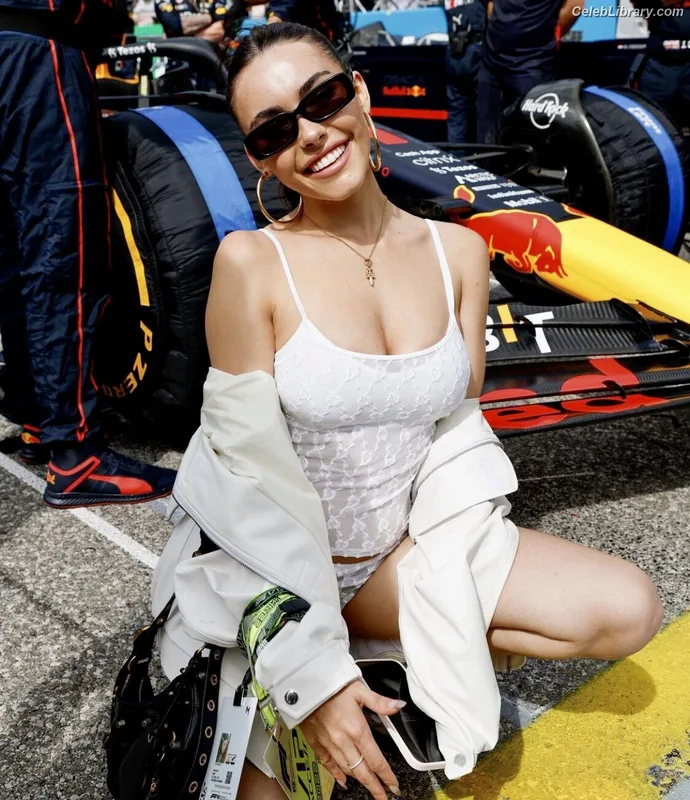 Madison Beer photo 6 of 3479