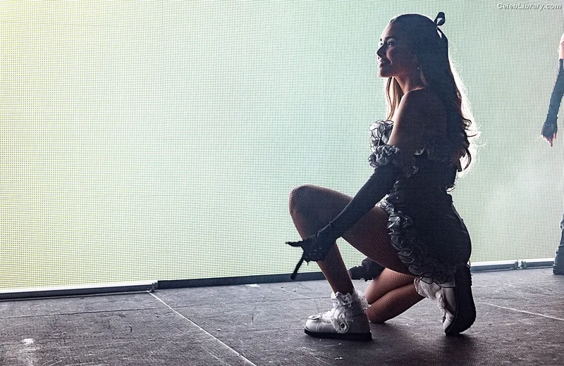 Madison Beer photo 16 of 3479