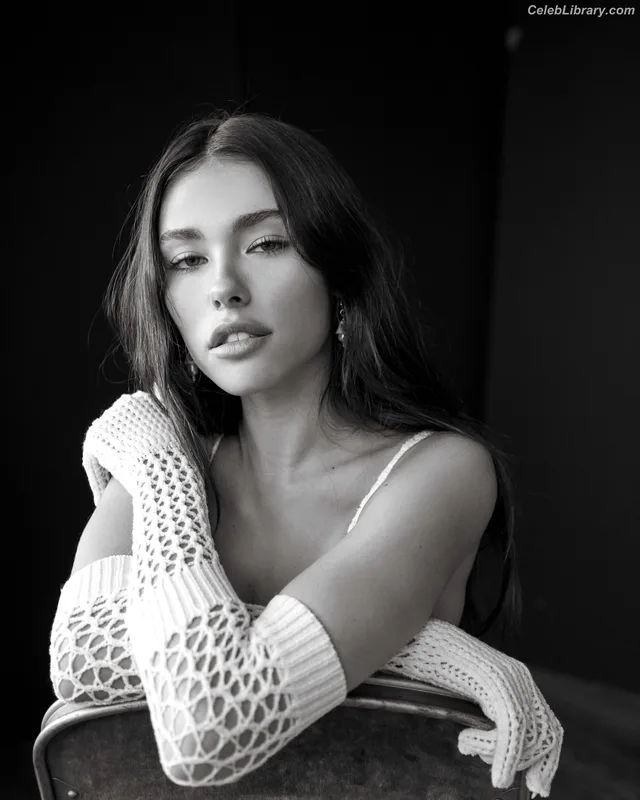 Madison Beer photo 17 of 3479