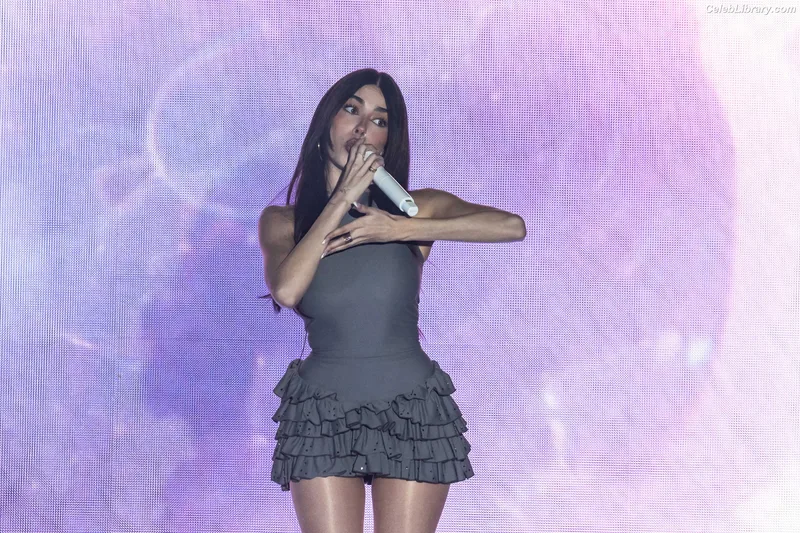 Madison Beer photo 19 of 3479