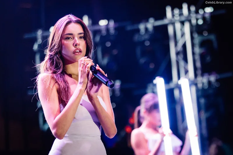 Madison Beer photo 24 of 3479