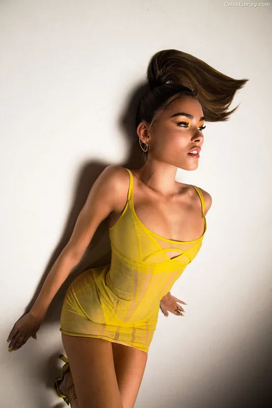 Madison Beer photo 4 of 3479