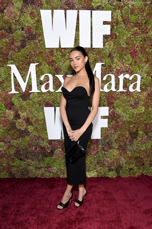 Madison Beer photo 17 of 3479