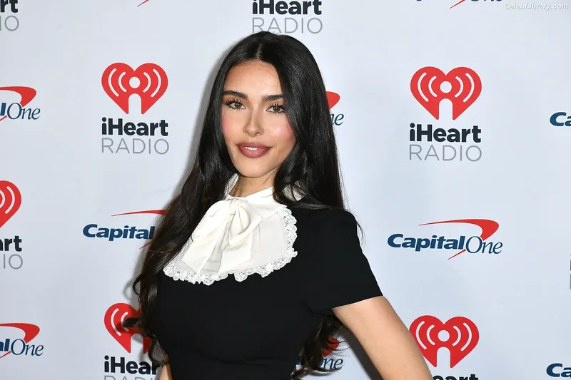 Madison Beer photo 15 of 3479