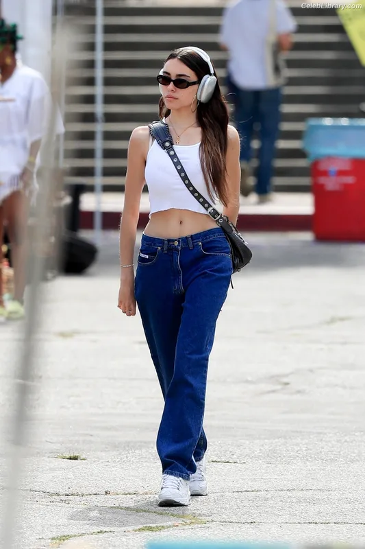 Madison Beer photo 24 of 3479