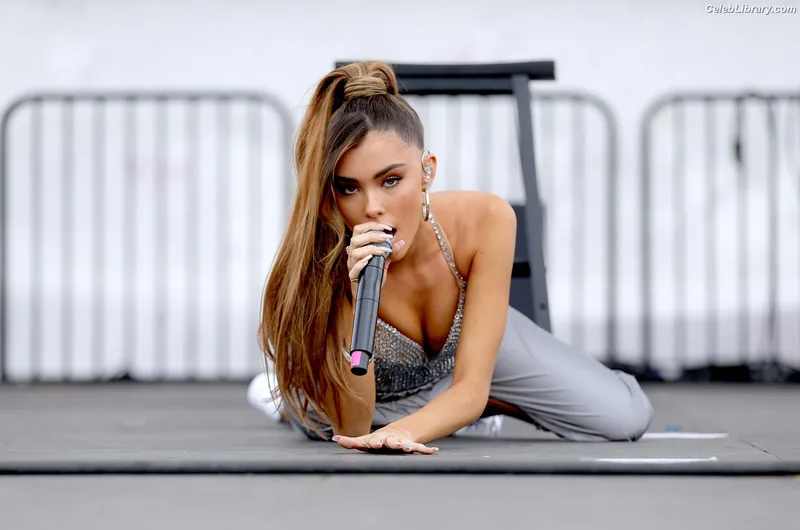 Madison Beer photo 21 of 3479