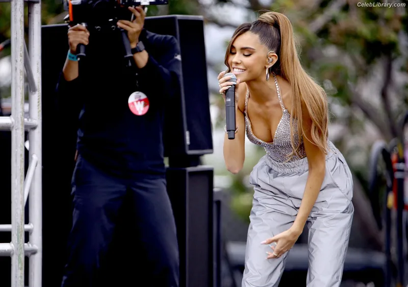 Madison Beer photo 11 of 3479