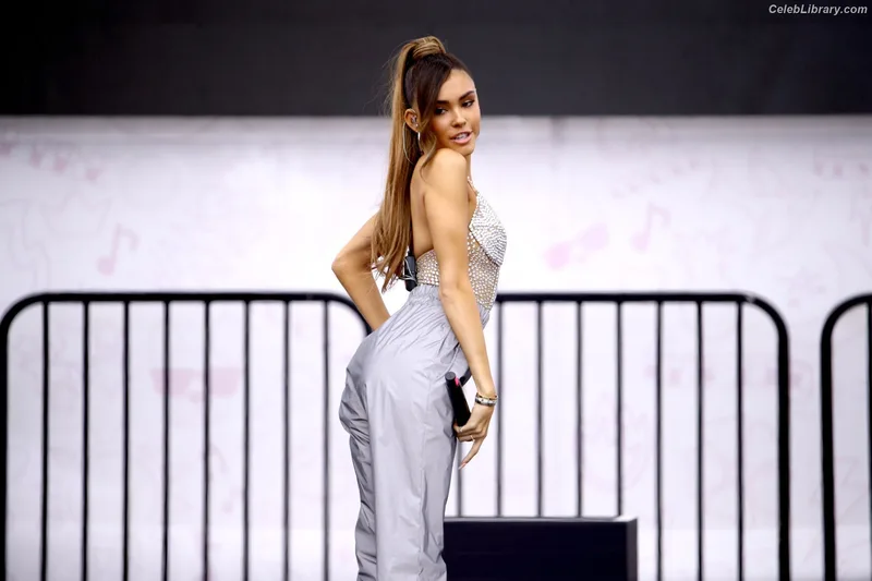 Madison Beer photo 15 of 3479