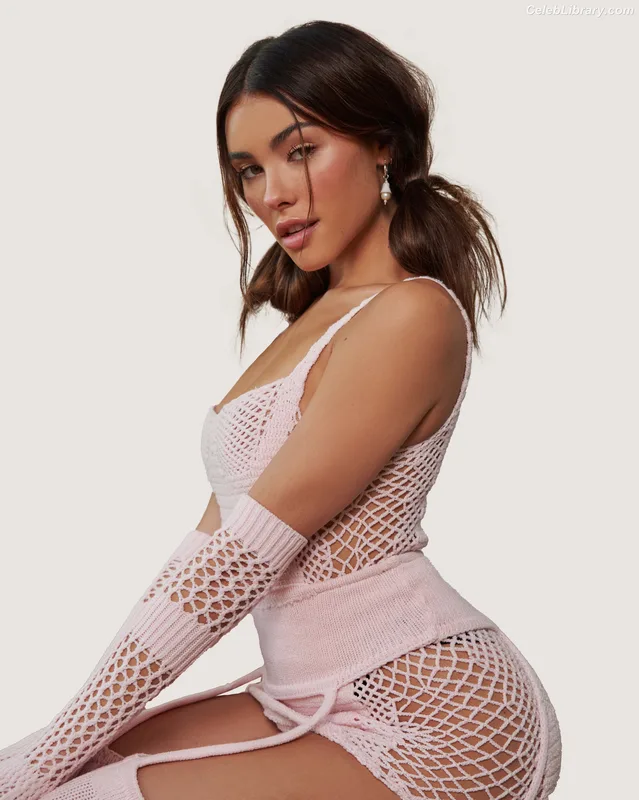 Madison Beer photo 22 of 3479