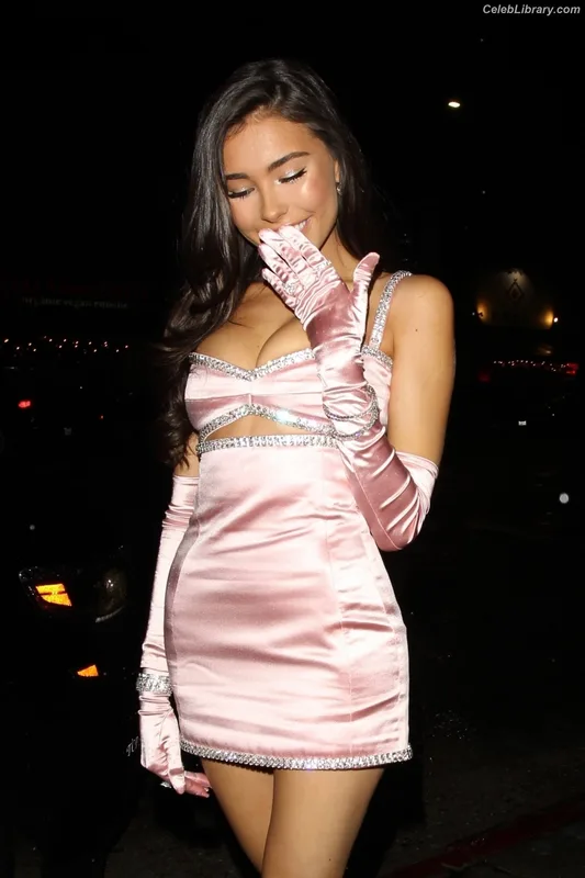 Madison Beer photo 24 of 3479
