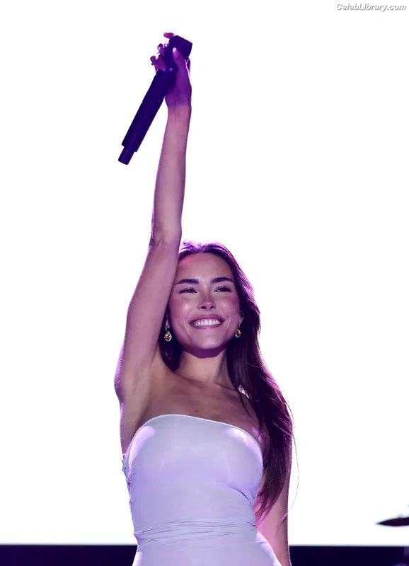 Madison Beer photo 3 of 3479