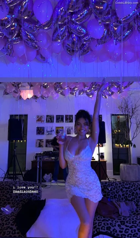 Madison Beer photo 1 of 3479