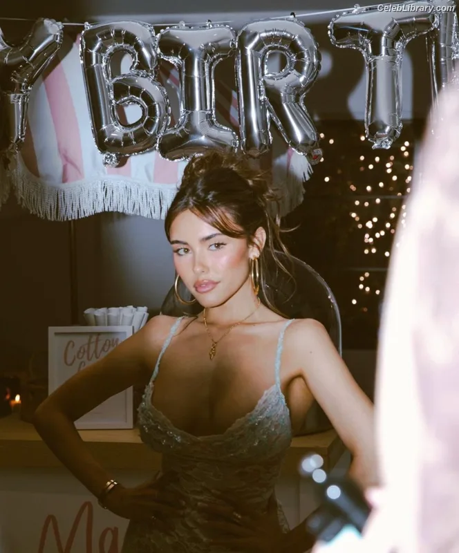 Madison Beer photo 2 of 3479