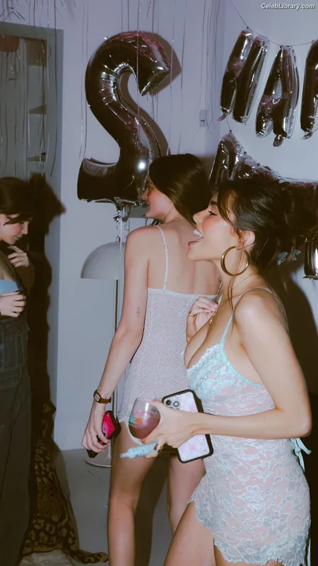 Madison Beer photo 3 of 3479