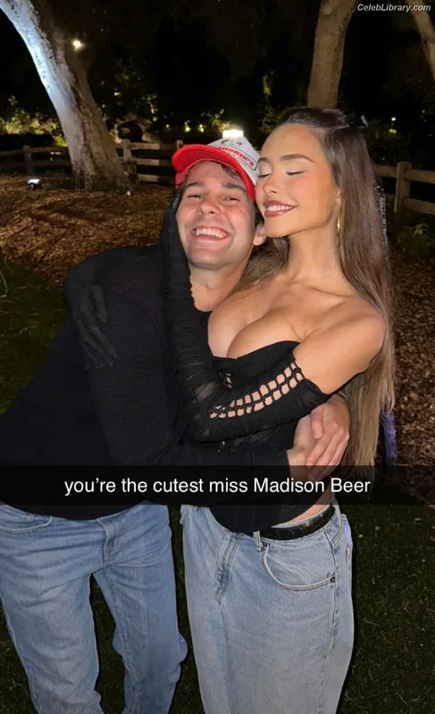 Madison Beer photo 12 of 3479