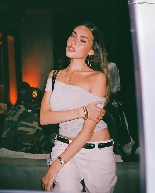 Madison Beer photo 14 of 3479