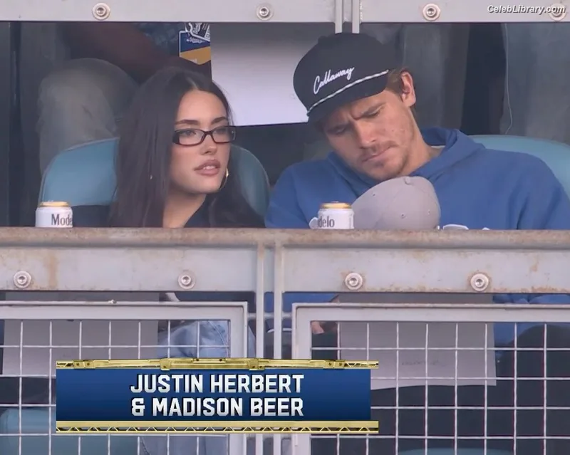 Madison Beer photo 24 of 3479