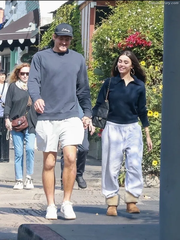 Madison Beer photo 2 of 3479