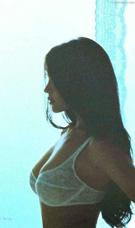 Madison Beer photo 10 of 3479