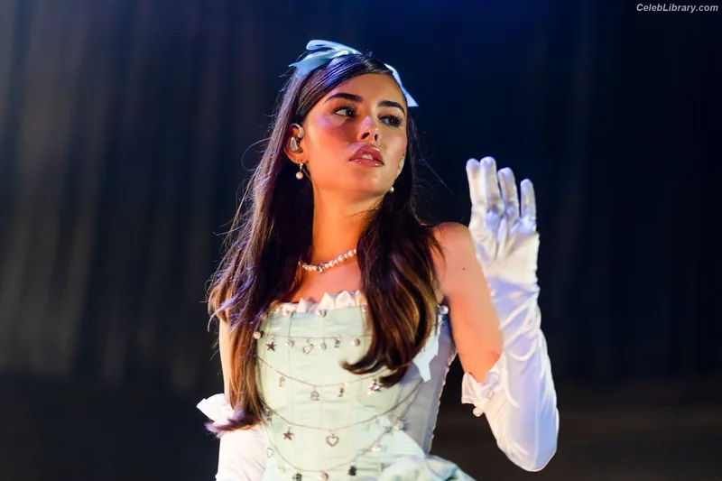 Madison Beer photo 13 of 3479