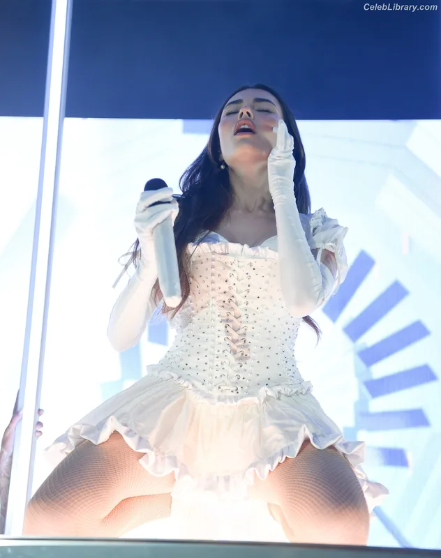 Madison Beer photo 1 of 3479