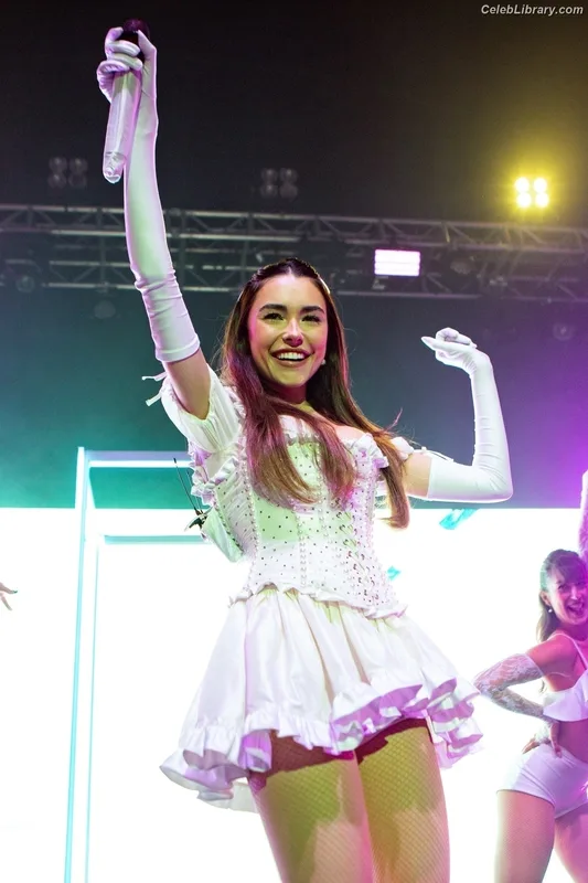 Madison Beer photo 13 of 3479