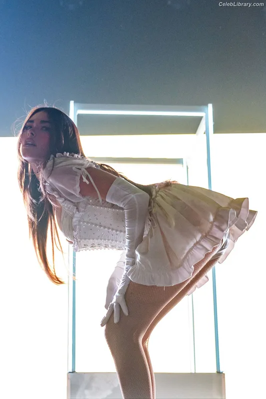 Madison Beer photo 19 of 3479
