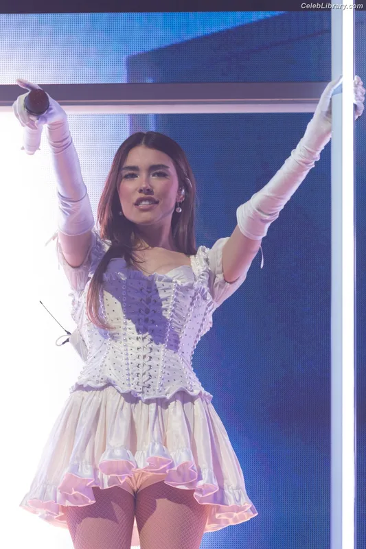 Madison Beer photo 20 of 3479