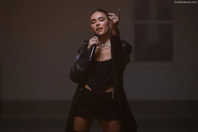 Madison Beer photo 14 of 3479