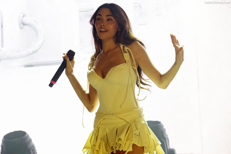 Madison Beer photo 13 of 3479
