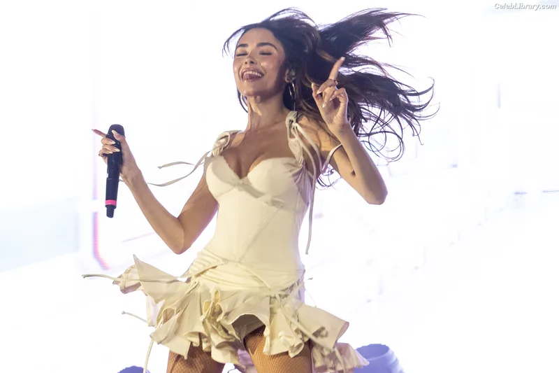 Madison Beer photo 16 of 3479