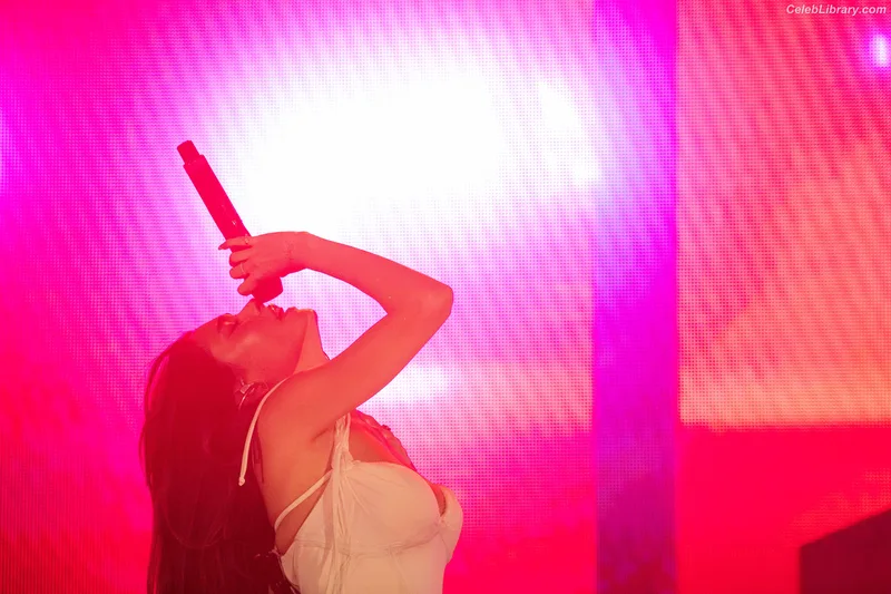 Madison Beer photo 2 of 3479