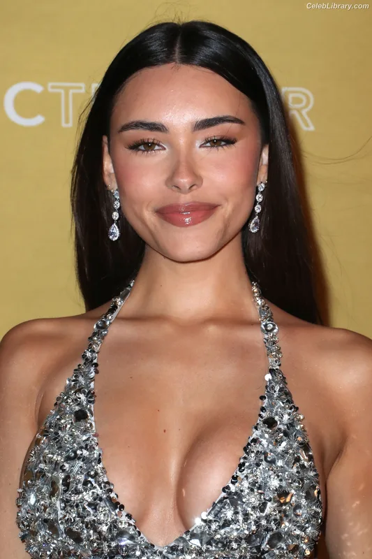 Madison Beer photo 15 of 3479