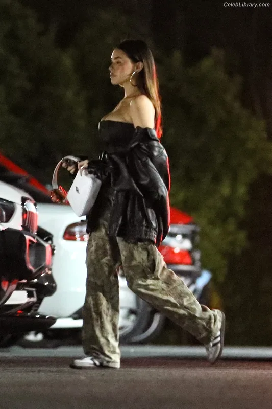 Madison Beer photo 7 of 3479