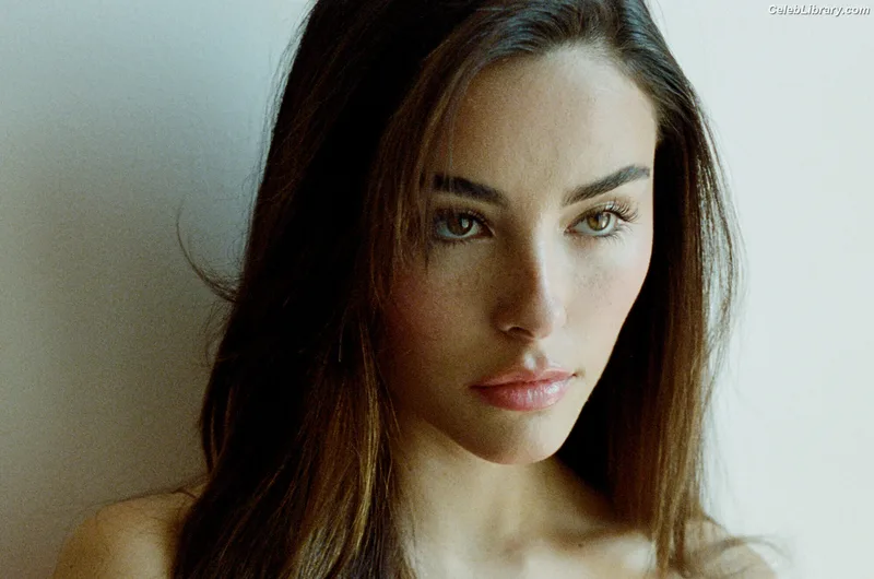 Madison Beer photo 19 of 3479