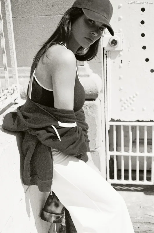 Madison Beer photo 20 of 3479