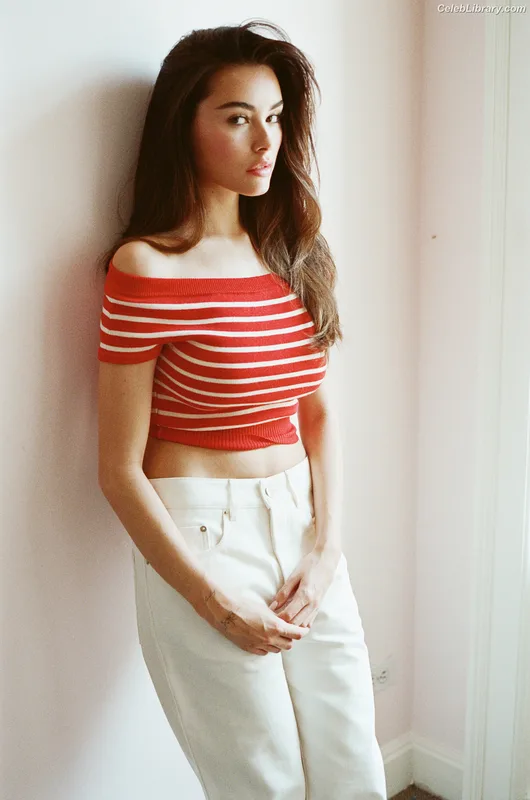 Madison Beer photo 21 of 3479