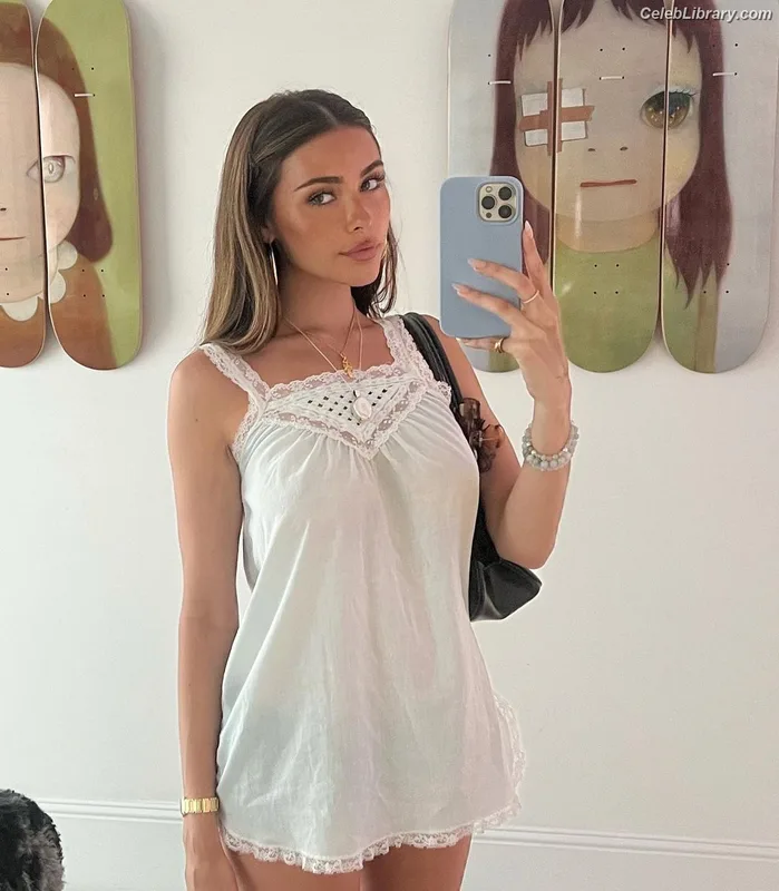 Madison Beer photo 21 of 3479