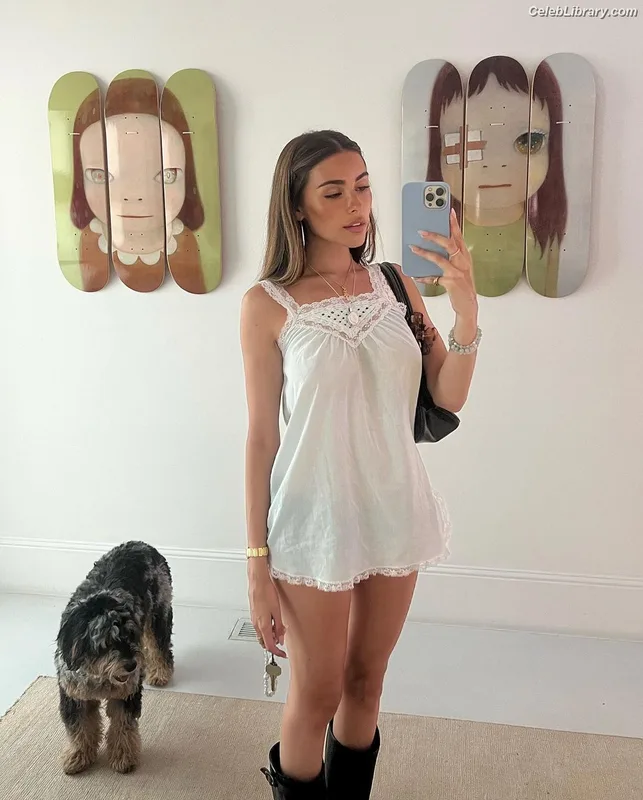 Madison Beer photo 22 of 3479