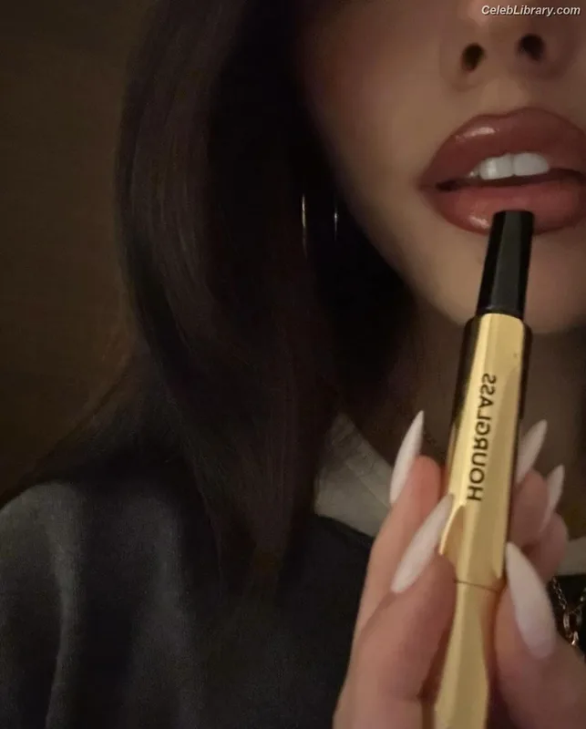 Madison Beer photo 24 of 3479