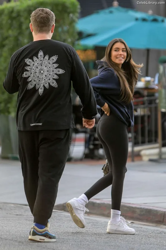 Madison Beer photo 12 of 3479